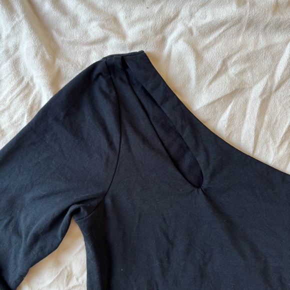 Abercrombie & Fitch Long Sleeve One Shoulder Cutout Top - Picture 6 of 10